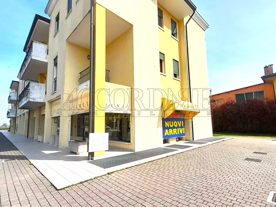 Immagine 1 di Locale commerciale in vendita  in Via del Donatore a Villafranca Padovana