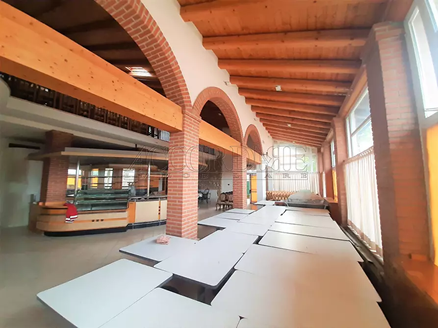 Immagine 5 di Locale commerciale in vendita  a Villaga