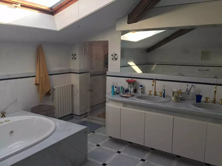 Immagine 20 di Villa in vendita  in Viale Malaspina 19 a Castelnuovo Magra