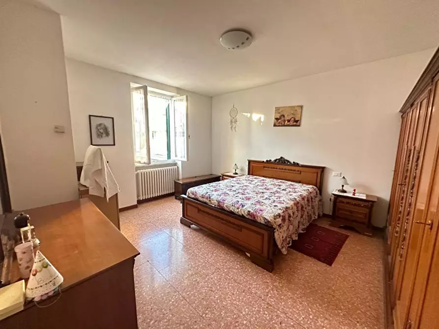 Immagine 13 di Trilocale in vendita  in Via Lunense a Carrara