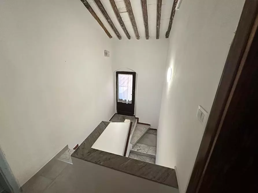 Immagine 22 di Trilocale in vendita  in Via Lunense a Carrara