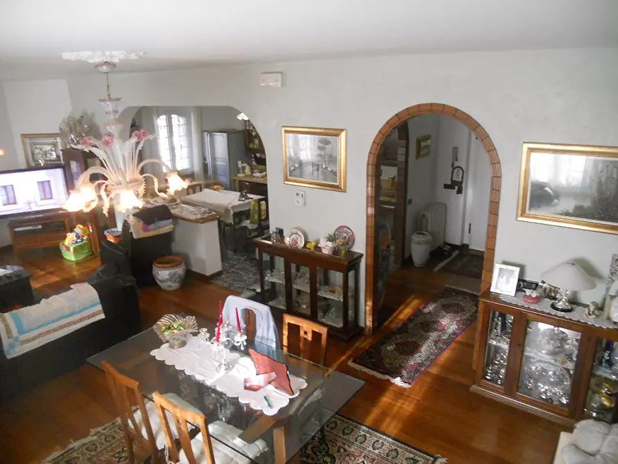 Immagine 22 di Villa in vendita  in Via dei Pini 40 a Castelnuovo Magra