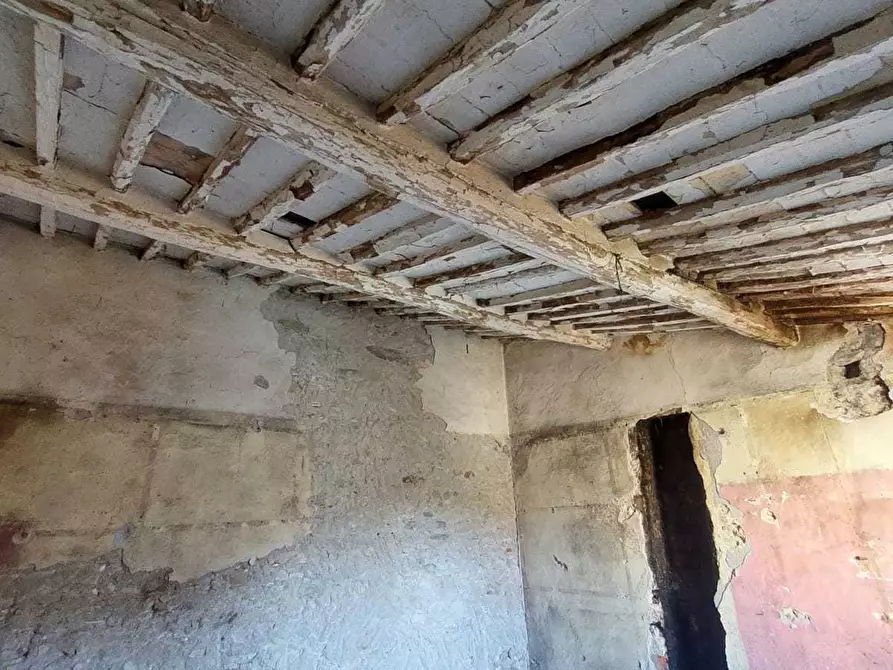 Immagine 13 di Terratetto in vendita  in Piazza Gino Menconi 12 a Carrara