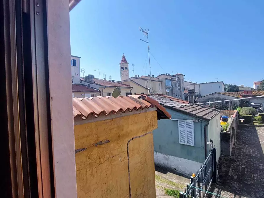 Immagine 4 di Terratetto in vendita  in Piazza Gino Menconi 12 a Carrara