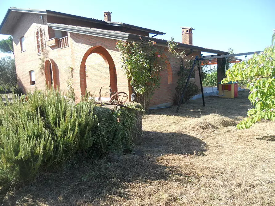 Immagine 11 di Villa in vendita  in Via Luni 36 a Ortonovo