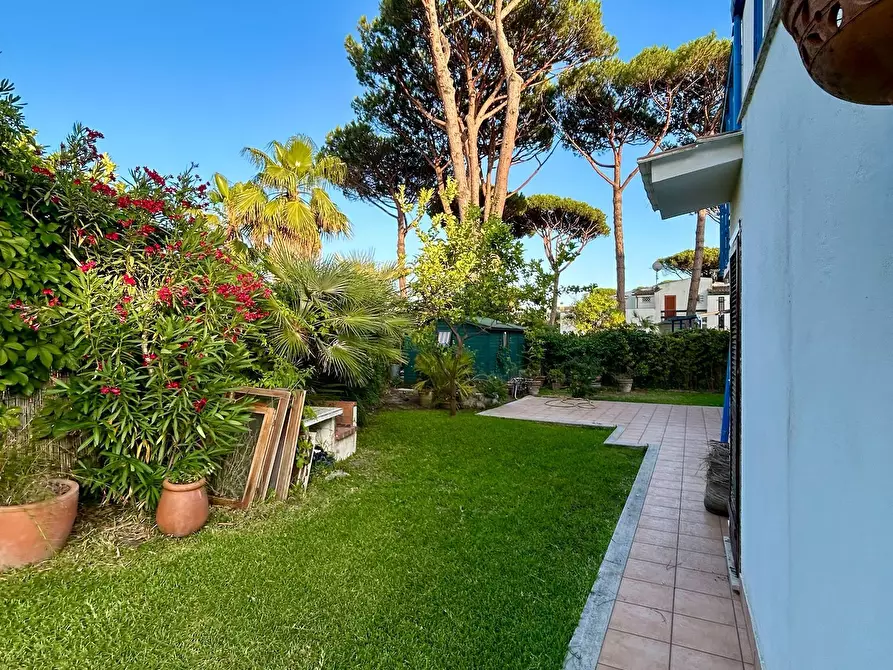 Immagine 3 di Casa bifamiliare in vendita  in Via Terracina 156 a San Felice Circeo