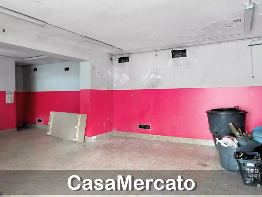 Immagine 7 di Locale commerciale in vendita  in Via Monte Pennolo a Rocca Di Papa