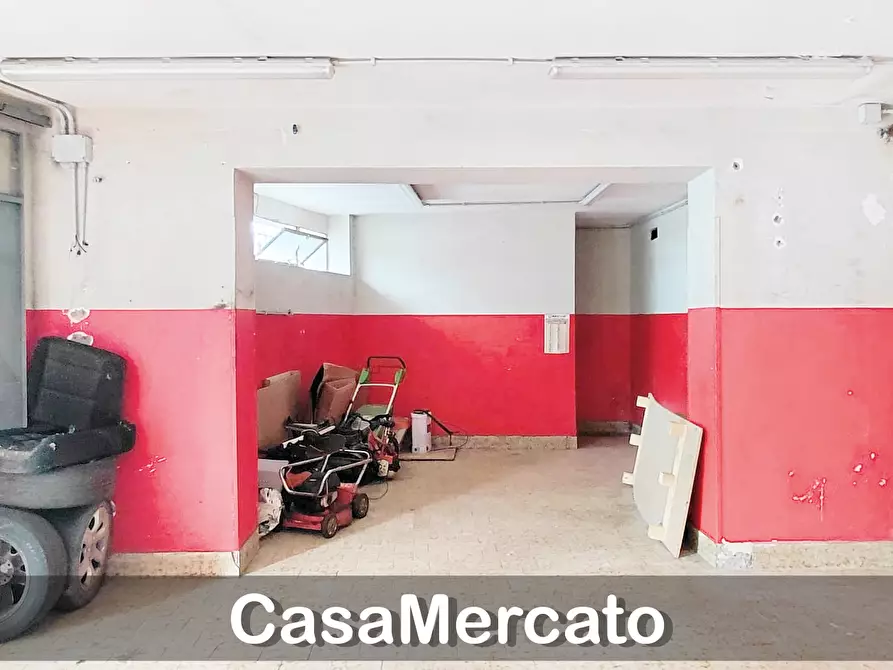 Immagine 10 di Locale commerciale in vendita  in Via Monte Pennolo a Rocca Di Papa