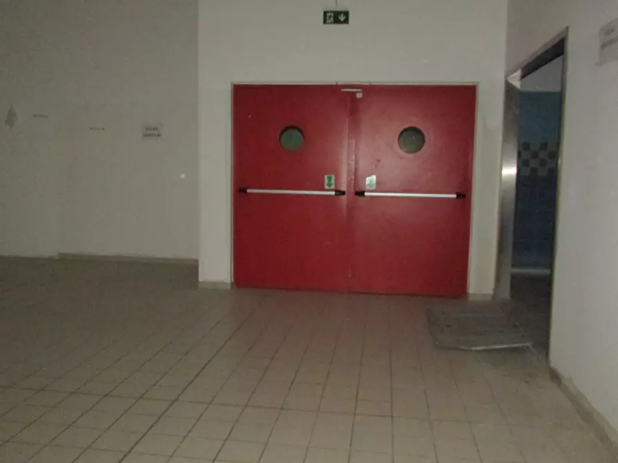 Immagine 27 di Locale commerciale in vendita  in VIA EINAUDI a Civitanova Marche