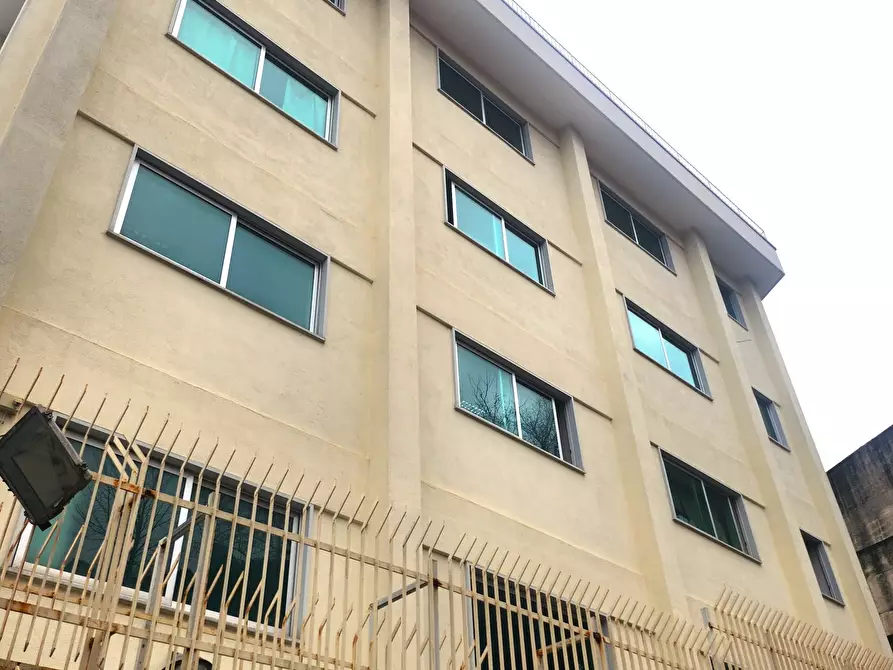 Immagine 49 di Palazzo in vendita  a Napoli