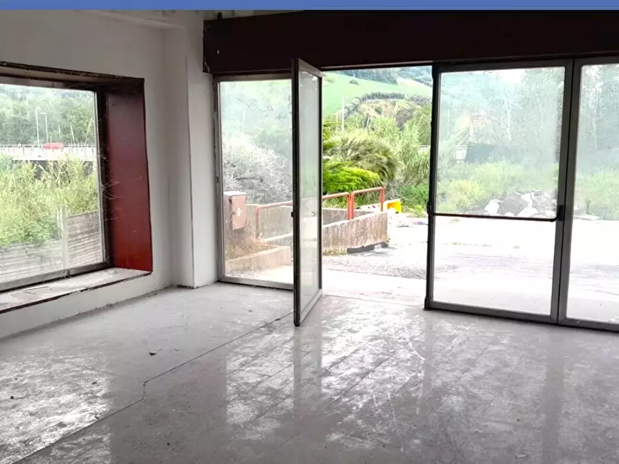 Immagine 10 di Locale commerciale in affitto  a San Benedetto Del Tronto