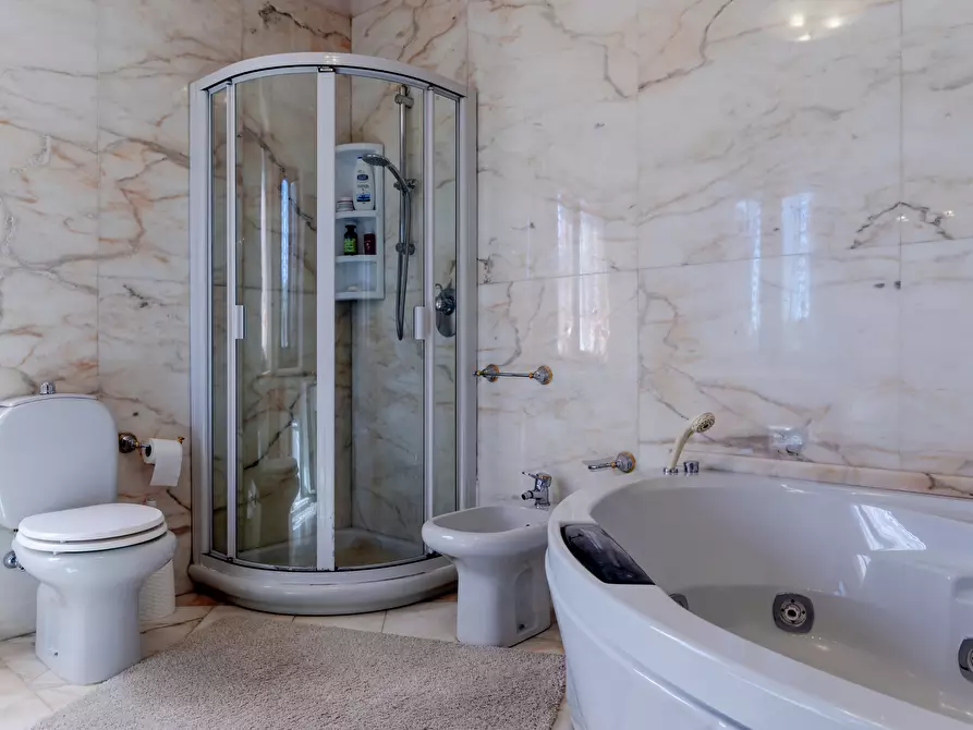 Immagine 57 di Casa indipendente in vendita  a Sarzana