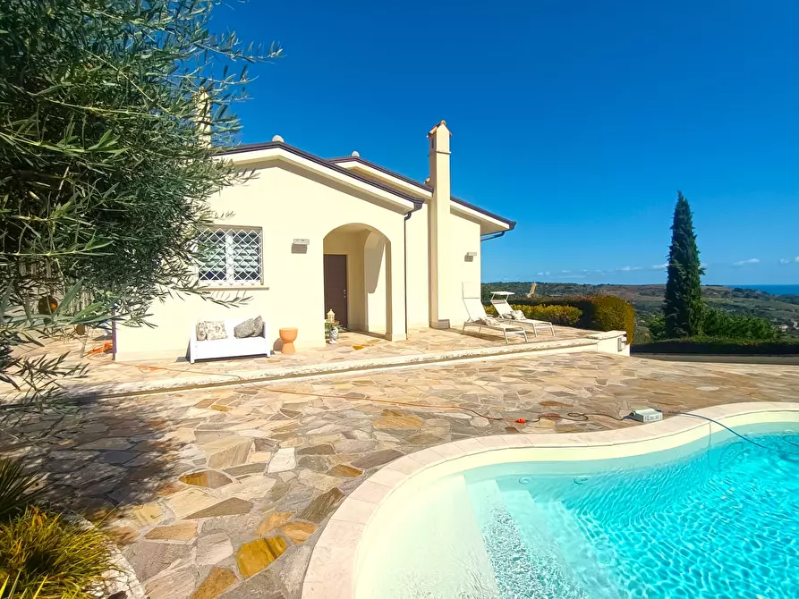 Immagine 104 di Villa in vendita  a San Benedetto Del Tronto