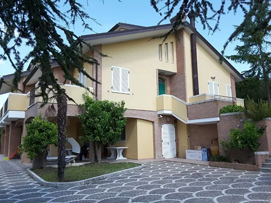 Immagine 6 di Casa indipendente in vendita  a Castorano