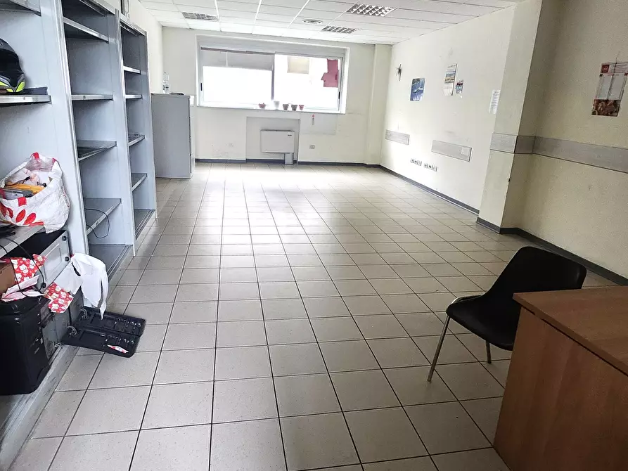 Immagine 35 di Palazzo in affitto  a Napoli