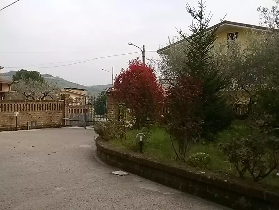 Immagine 29 di Villa in vendita  a Campli