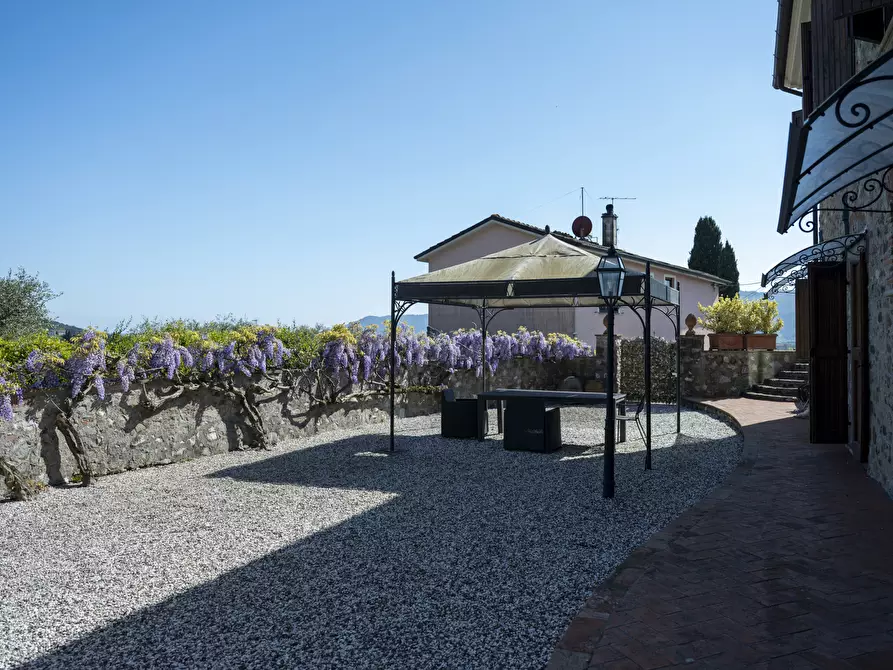 Immagine 2 di Casa indipendente in vendita  a Sarzana