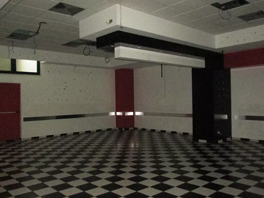 Immagine 12 di Locale commerciale in vendita  in VIA EINAUDI a Civitanova Marche