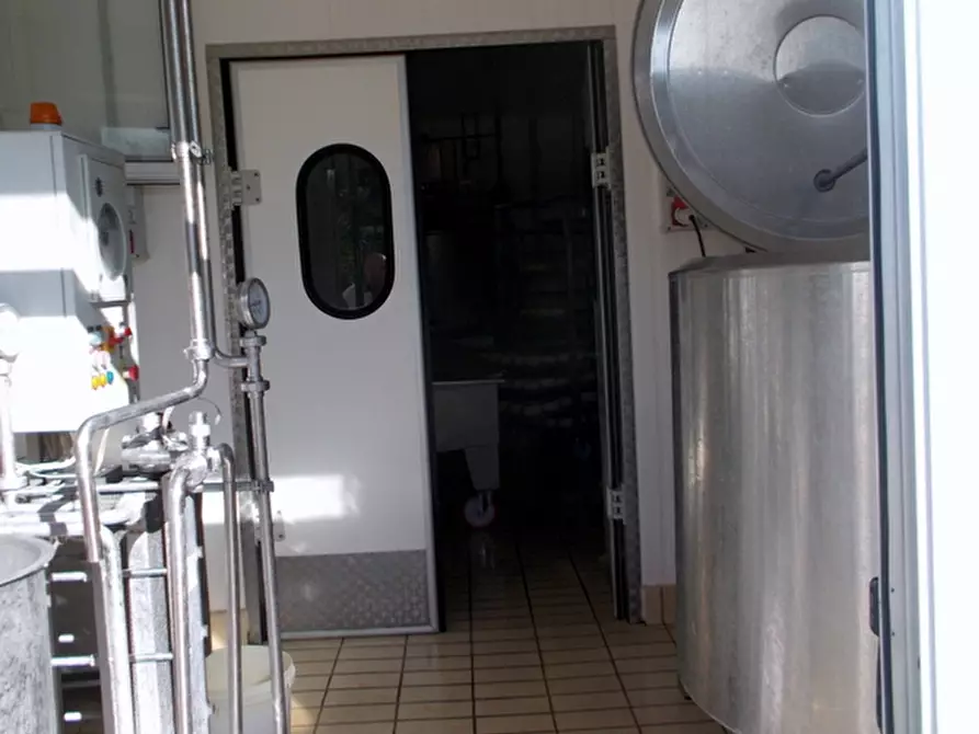 Immagine 6 di Laboratorio in vendita  a Maltignano