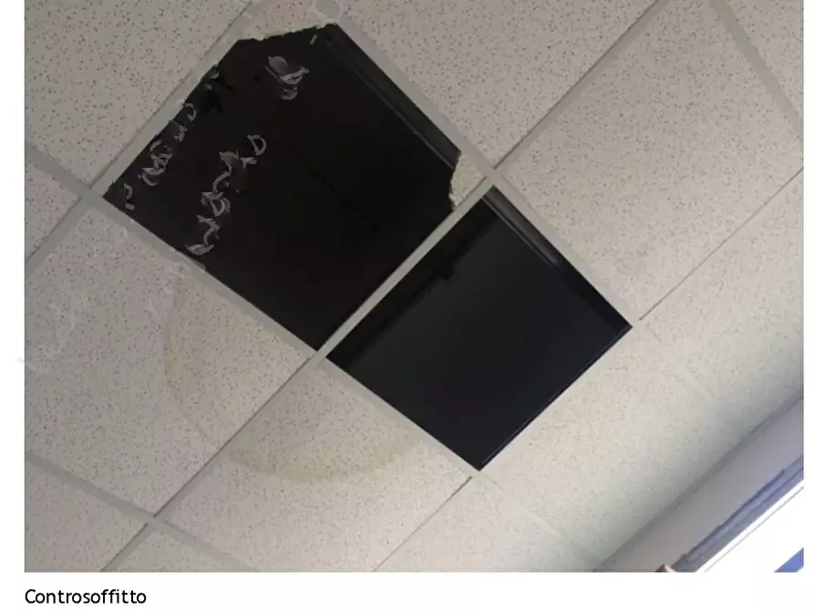 Immagine 9 di Locale commerciale in vendita  in piazzale mercurio a Macerata