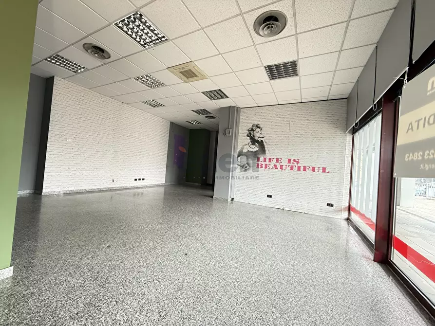 Immagine 15 di Locale commerciale in vendita  in Via Carlo Zucchi 41 a Modena