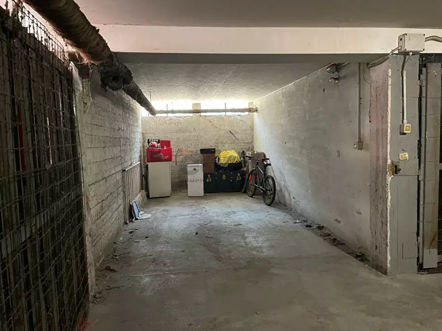 Immagine 4 di Garage in vendita  in Via Emilia Ovest 194 a Modena