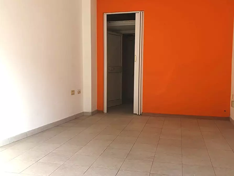 Immagine 10 di Locale commerciale in vendita  a Monserrato