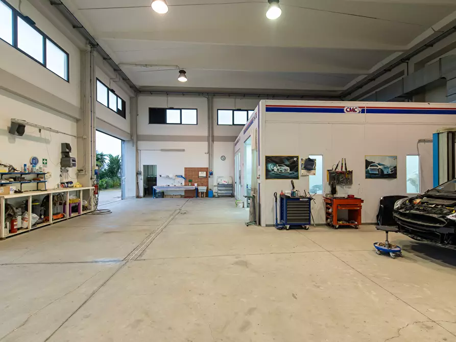 Immagine 20 di Attività artigianale in vendita  a Quartu Sant'elena