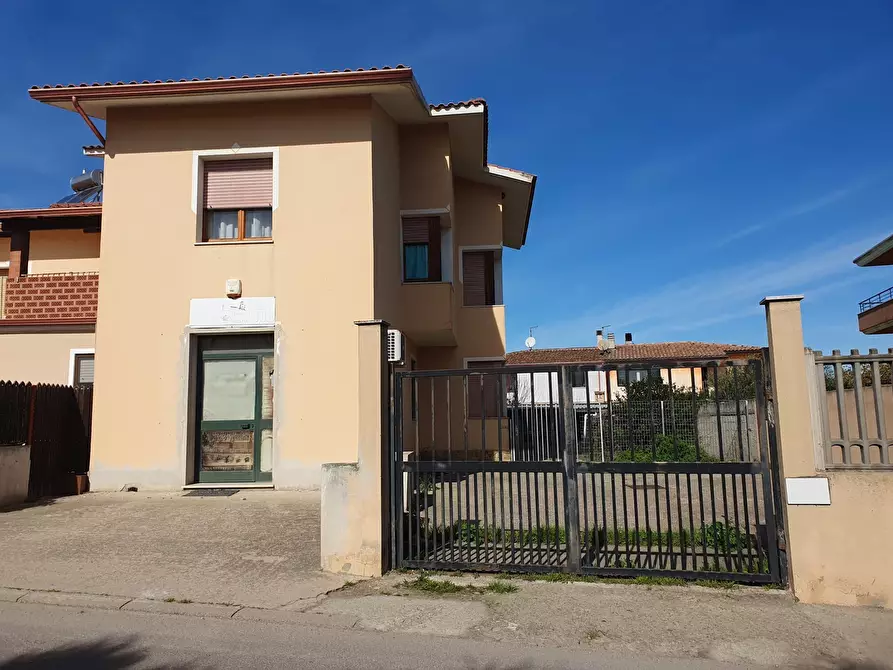 Immagine 28 di Locale commerciale in vendita  a Senorbì