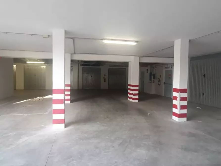 Immagine 8 di Garage in vendita  a Selargius