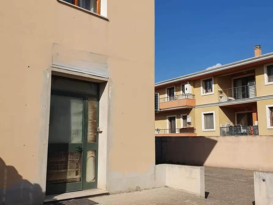 Immagine 27 di Locale commerciale in vendita  a Senorbì