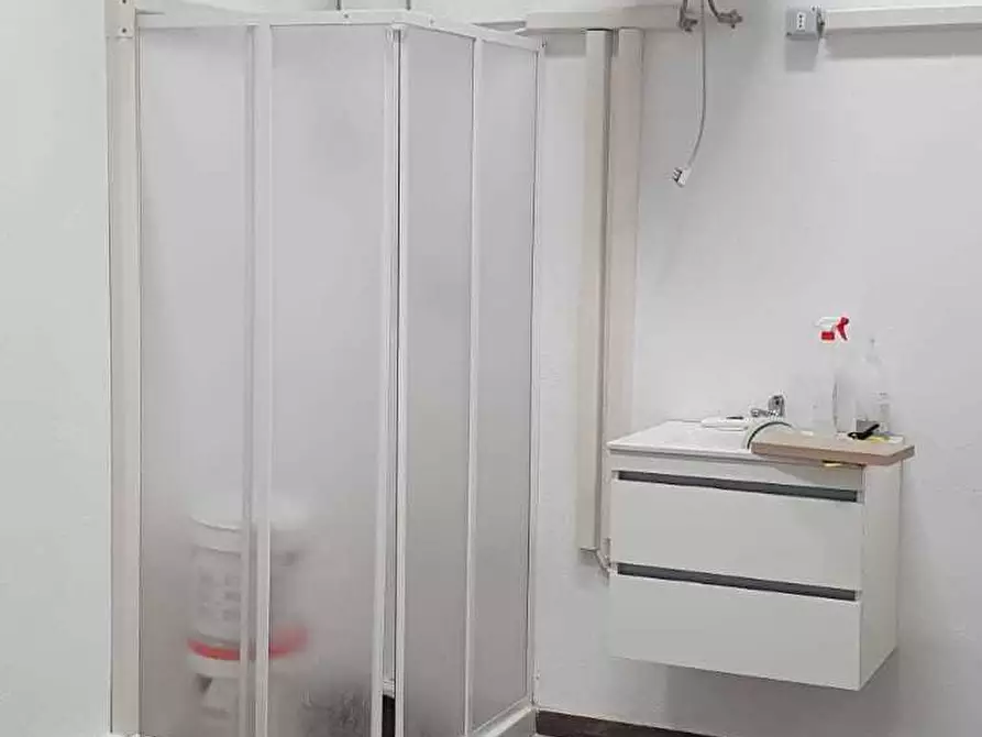 Immagine 17 di Locale commerciale in vendita  a Quartu Sant'elena