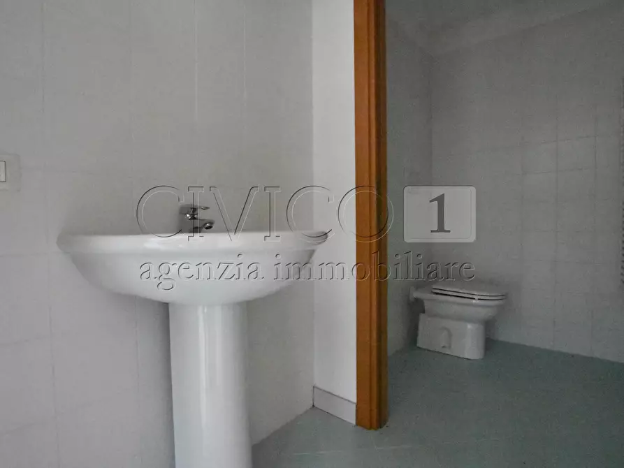 Immagine 10 di Locale commerciale in affitto  in Via Buccia a Limena