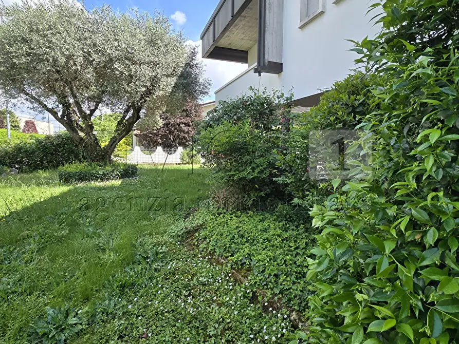 Immagine 30 di Casa bifamiliare in vendita  a Torri Di Quartesolo