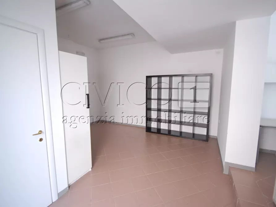 Immagine 9 di Locale commerciale in affitto  in via Chiesanuova a Padova