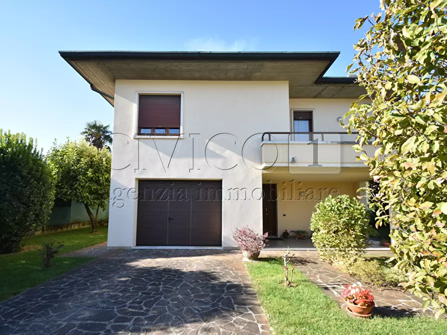 Immagine 7 di Villa in vendita  in Via Fiume 1 a Torri Di Quartesolo