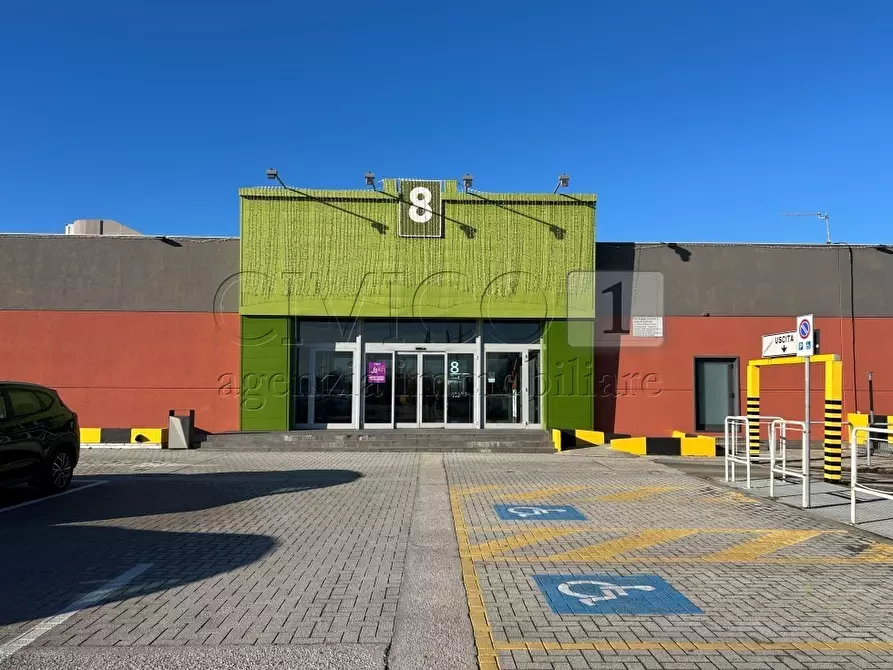 Immagine 7 di Locale commerciale in vendita  in Via Pola 20 a Torri Di Quartesolo