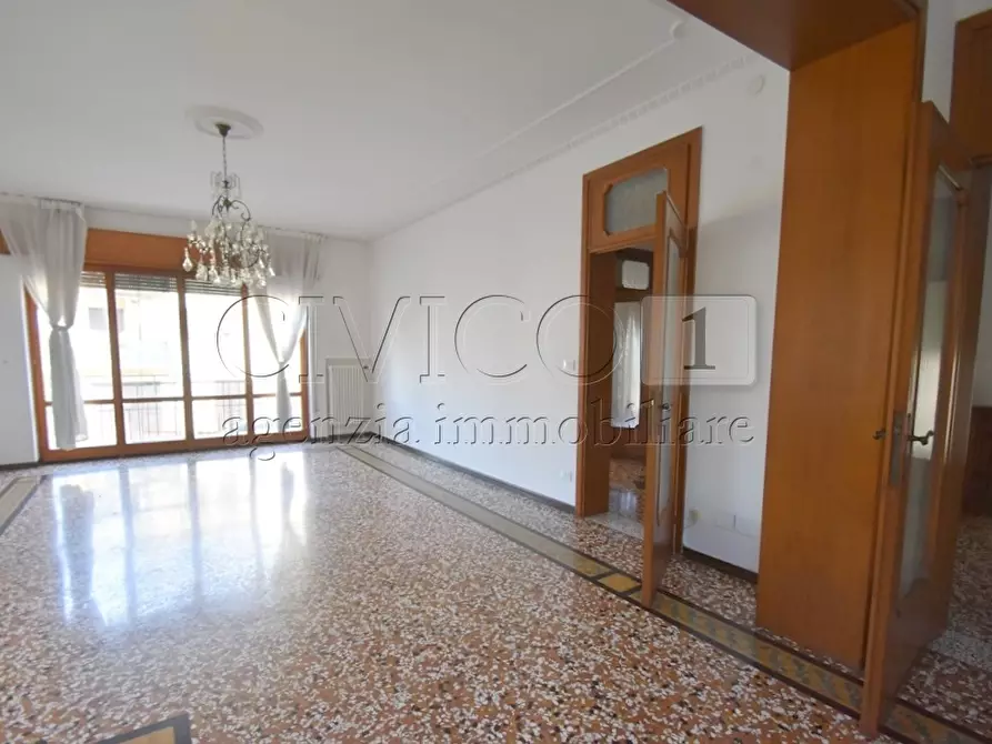 Immagine 6 di Casa bifamiliare in affitto  in ViaLE DELLA PACE 100 a Vicenza
