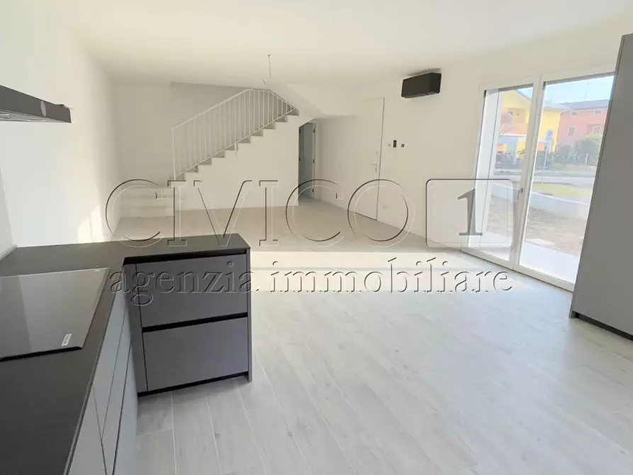 Immagine 3 di Porzione di casa in vendita  in Via Alessandro Volta a Curtarolo