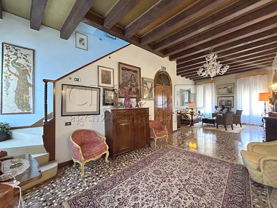 Immagine 6 di Appartamento in vendita  in Sotoportego Widmann a Venezia