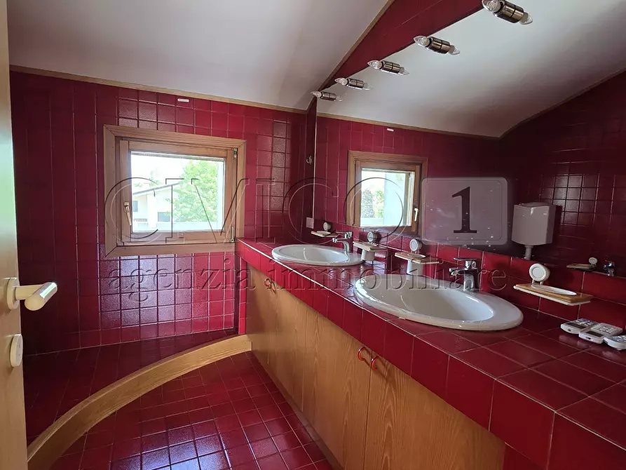 Immagine 25 di Casa bifamiliare in vendita  a Torri Di Quartesolo