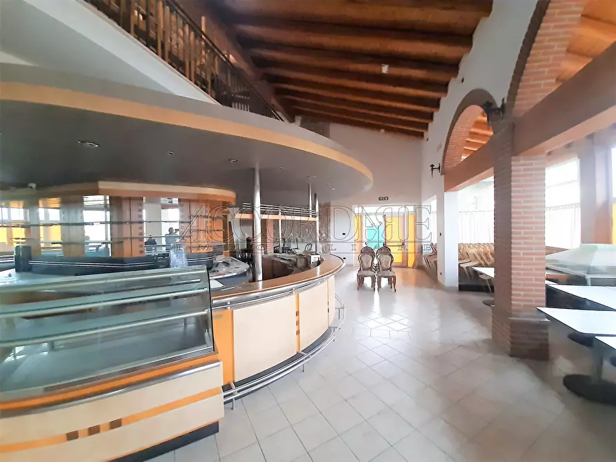 Immagine 3 di Locale commerciale in affitto  a Villaga