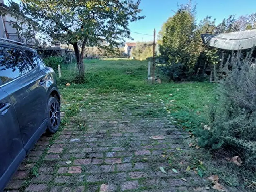 Immagine 1 di Casa semindipendente in vendita  in Strada Statale 1 235 a Castelnuovo Magra