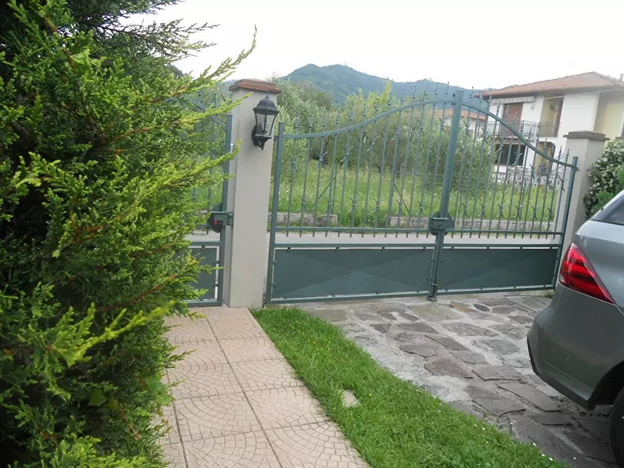 Immagine 2 di Casa semindipendente in vendita  in Via Caffaggiola 37 a Ortonovo