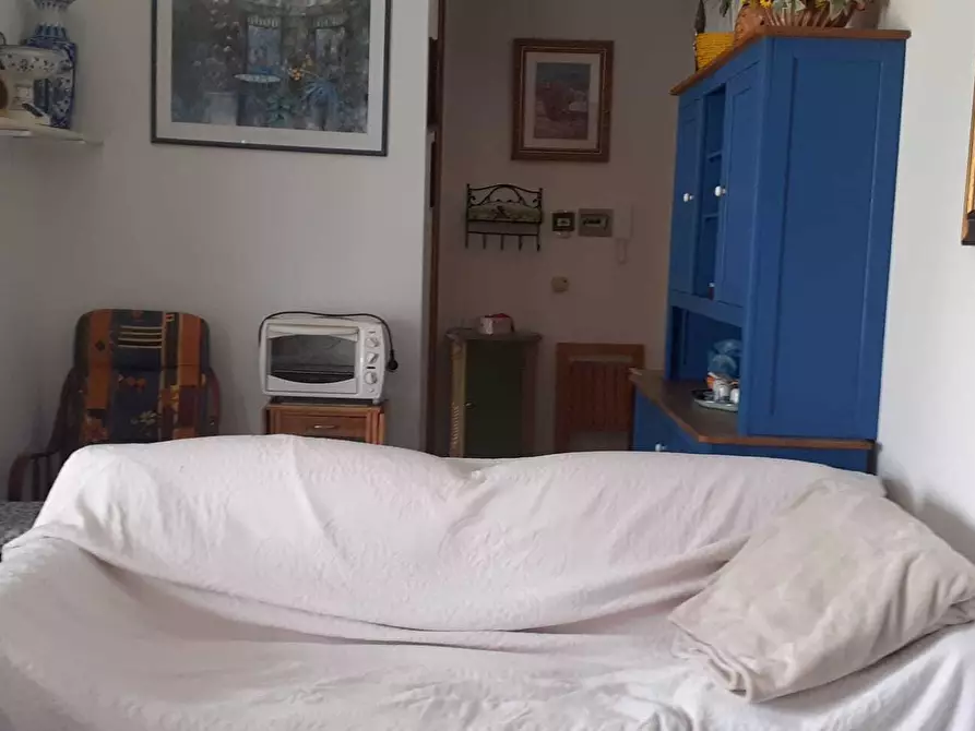 Immagine 5 di Appartamento in vendita  in MARINA DI CARRARA a Carrara