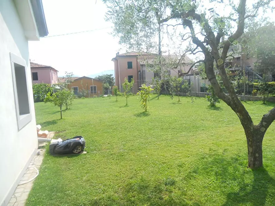 Immagine 4 di Casa semindipendente in vendita  a Castelnuovo Magra