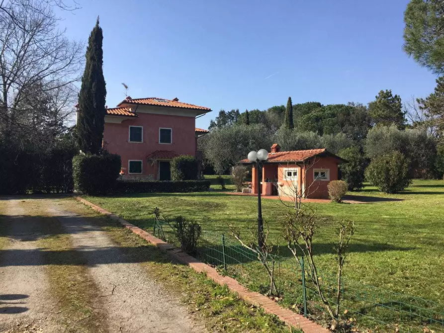 Immagine 1 di Villa in vendita  in Viale Malaspina 19 a Castelnuovo Magra