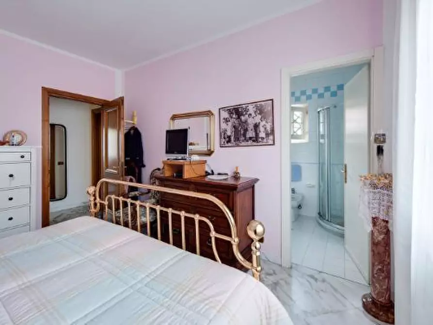 Immagine 10 di Villa in vendita  in Via Privata Villa Ceci 21 a Carrara