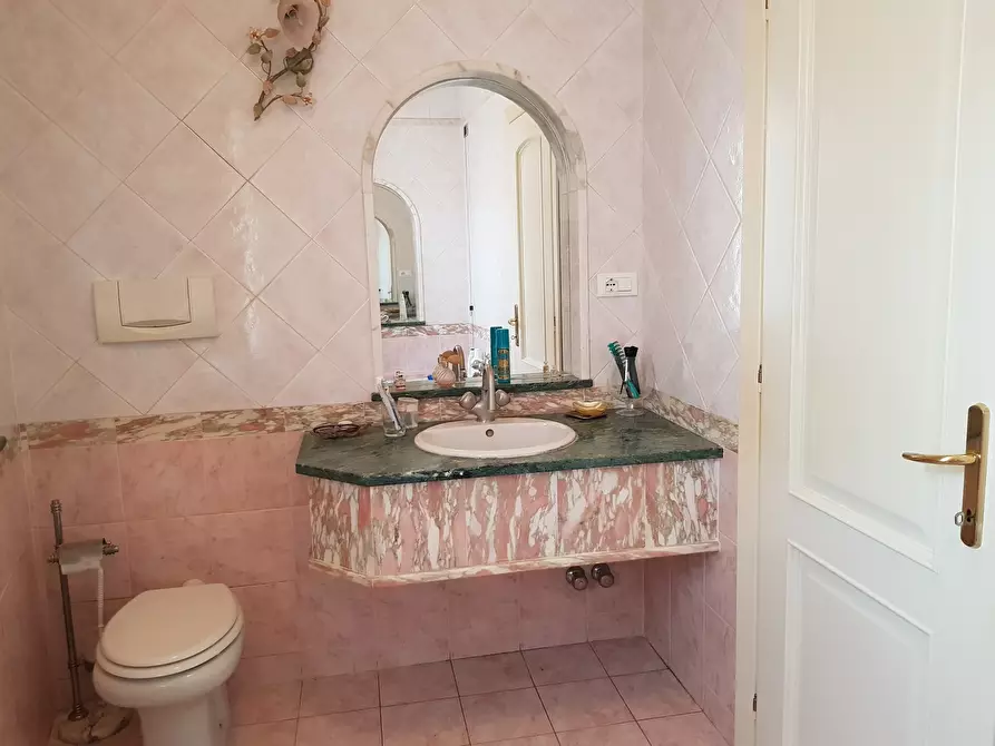 Immagine 21 di Villa in vendita  in Via Milazzo 65 a Carrara