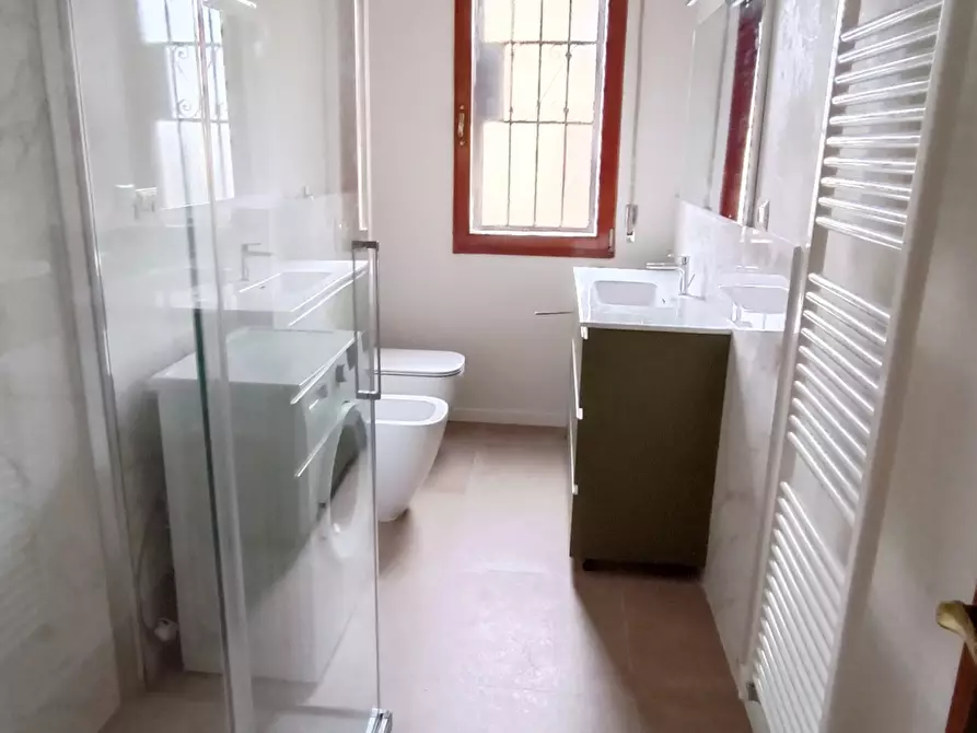 Immagine 14 di Trilocale in affitto  a Bologna